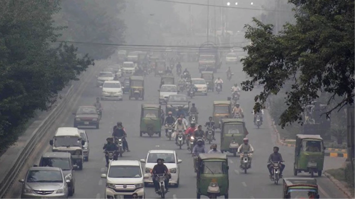 Pakistan'da hava kirliliğinin azaltılması için yapay yağmur üretildi