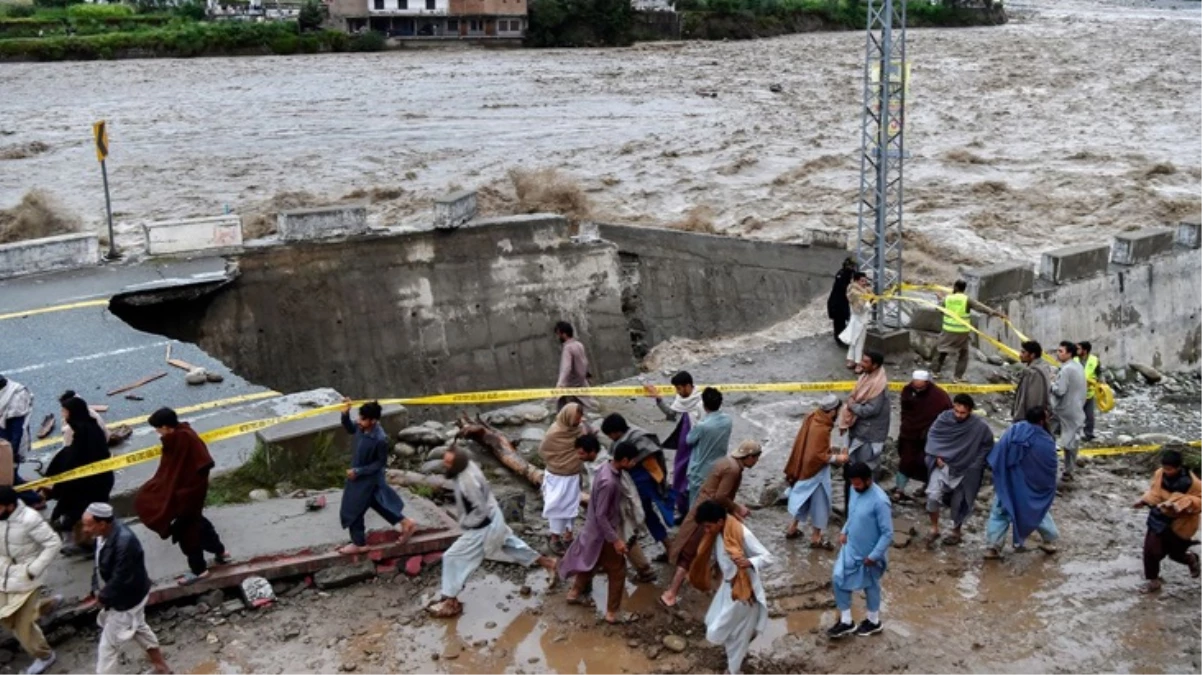 Pakistan'da şiddetli yağışlar can aldı: 37 kişi hayatını kaybetti