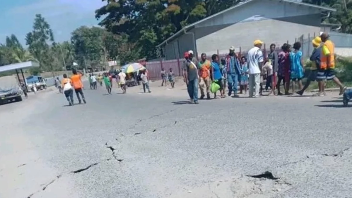 Papua Yeni Gine'deki 7 büyüklüğündeki depremde 3 kişi hayatını kaybetti