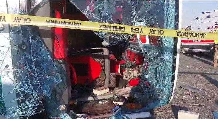 Şanlıurfa'da otobüs devrildi: 1 ölü, 14 yaralı