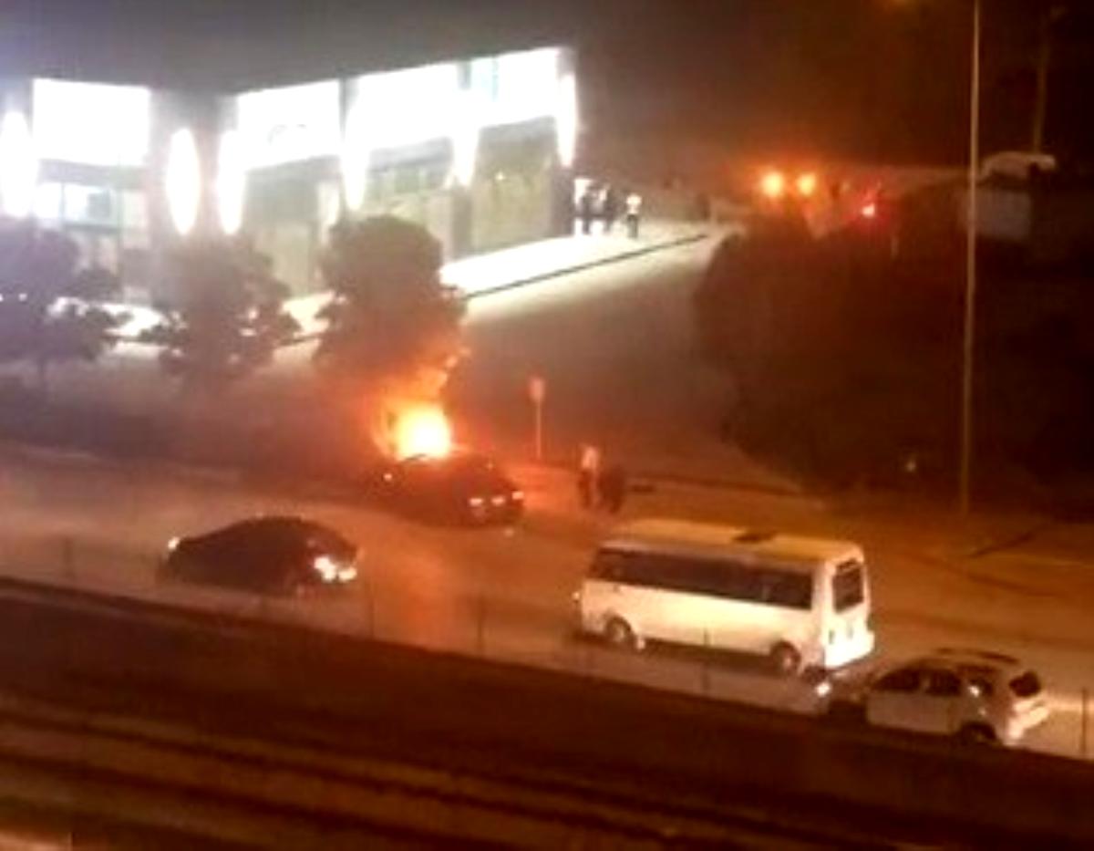 Bursa'da seyir halindeki otomobil alev alev yandı 