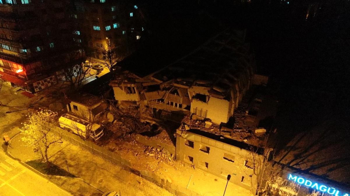 Bursa'da 6 katlı Eski Emniyet Müdürlüğü binası böyle yıkıldı
