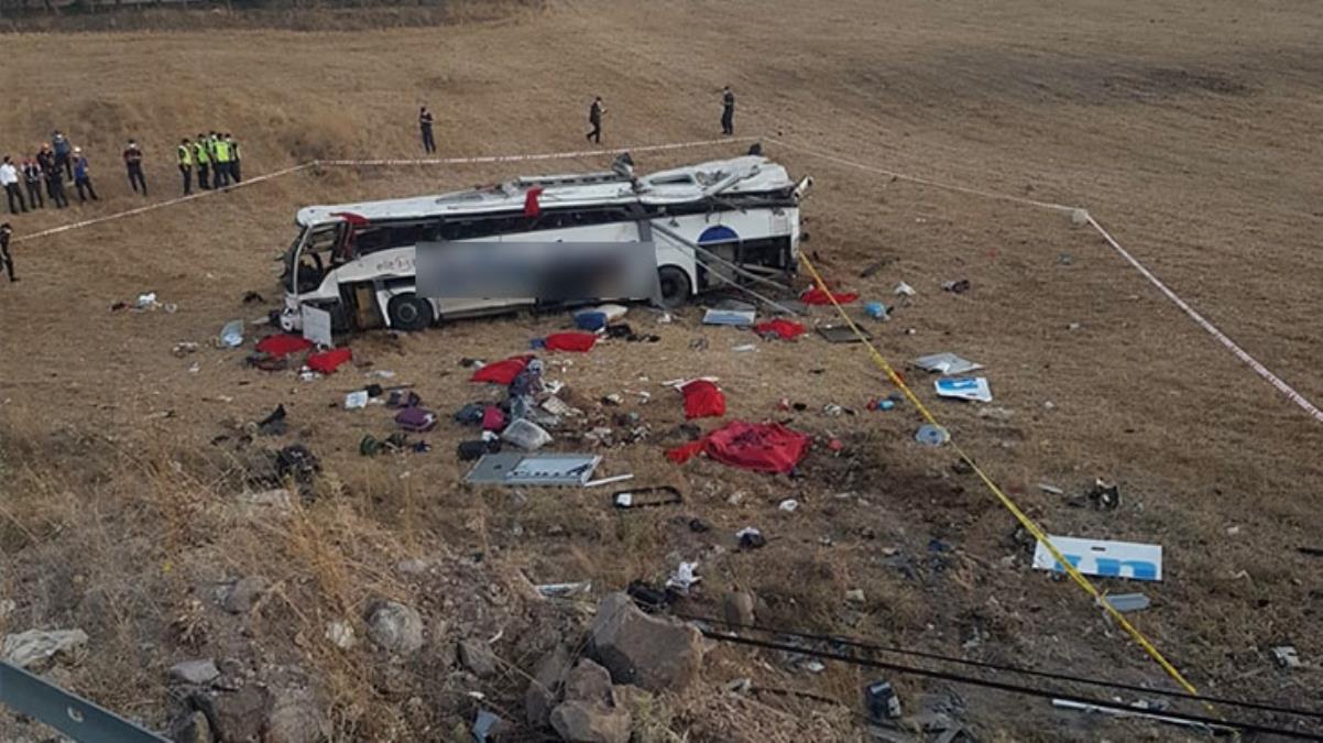 Balıkesir'de yolcu otobüsü devrildi: 14 kişi hayatını kaybetti, 18 yaralı var