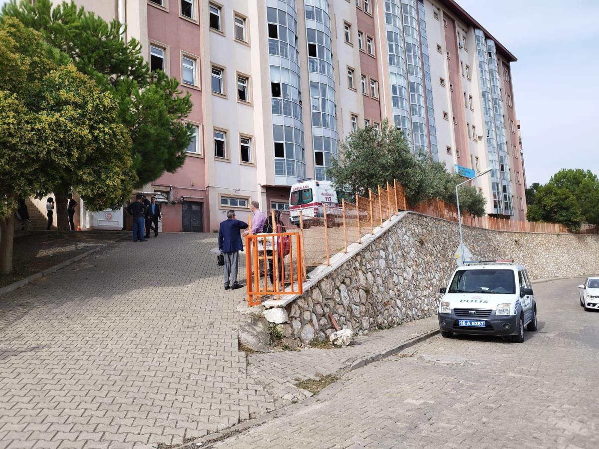 Bursa'da okulun 4. kat penceresinden düşen öğrenci hayatını kaybetti