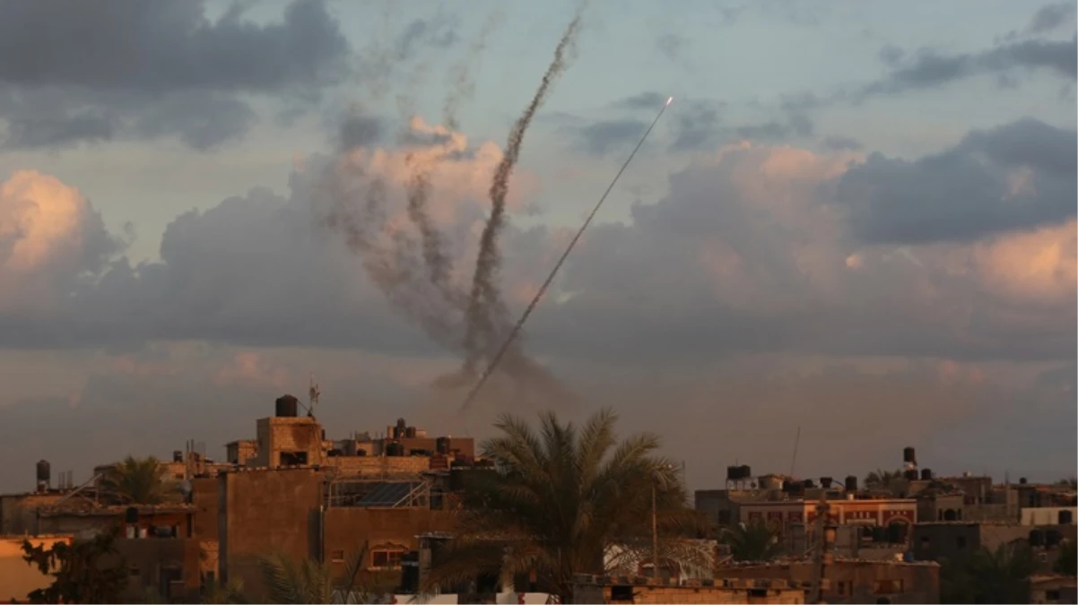 Hamas militanlarının ülkeye sızmasına misilleme yapan İsrail, Gazze'ye saldırı başlattı