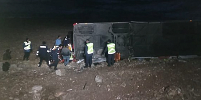 Afyonkarahisar'da yolcu otobüsü devrildi! Çok sayıda ölü ve yaralı var