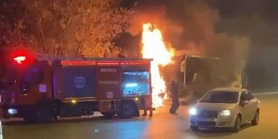   Anasayfa › Bursa Haberleri - Bölge Haberleri › Bursa'da servis otobüsü alev alev yandı Bursa'da servis otobüsü alev alev yandı