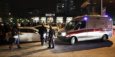 Antalya'da Otomobil Çarpışması: 4 Kişi Yaralandı