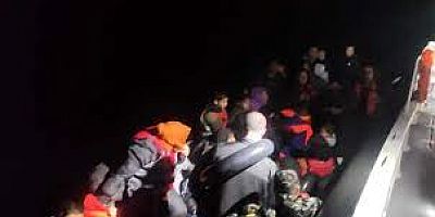 Ayvalık'ta Sahil Güvenlik tarafından 79 düzensiz göçmen yakalandı