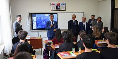 Başkan Dündar, Bursa Erkek Lisesi'nde öğrencilerle buluştu