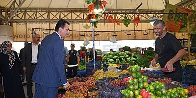Başkan Dündar, güne pazarcı esnafı ile başladı