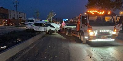 Bursa'da alkollü sürücü aydınlatma direğine çarptı