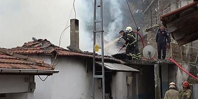 Bursa'da araçların giremediği mahallede yangın! İtfaiye ekipleri zor anlar yaşadı