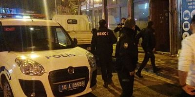 Bursa'da bir şahıs tartıştığı kişiyi başında şişe kırarak yaraladı