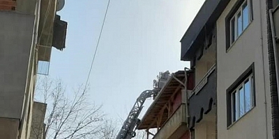 Bursa'da çatı yangını: 5'i çocuk 7 kişiyi itfaiye kurtardı