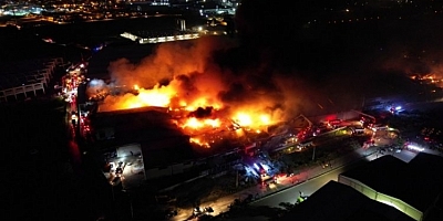 Bursa'da fabrika yangını 4,5 saattir devam ediyor! 10 fabrika yanıyor