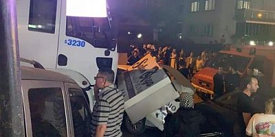 Bursa'da freni boşalan kamyon araçları biçti