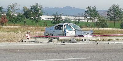 Bursa'da hafif ticari araçla çarpışan otomobilin sürücüsü hayatını kaybetti