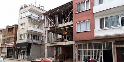 Bursa'da inşaatın 3'üncü katından düşen işçi ağır yaralandı