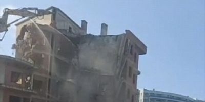 Bursa'da kepçe operatörünün yıkmak istediği bina kendisi yıkıldı