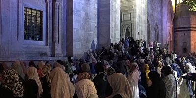 Bursa'da Mevlid Kandili'nde Ulu Cami doldu taştı