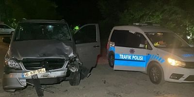 Bursa'da minibüs 5 arabaya çarptı: 8 yaralı
