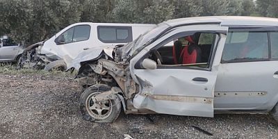 Bursa'da önündeki kaza sebebiyle yavaşlayan minibüse otomobil çarptı: 7 Yaralı