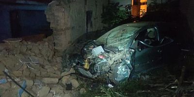 Bursa'da otomobilin evin duvarına çarptığı kazada 1 kişi hayatını kaybetti