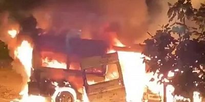 Bursa'da patlayan yangın, servis minibüsü ve hafif ticari araç kül oldu
