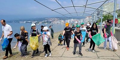 Bursa'da sahilde gönüllü temizlik