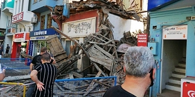 Bursa'da tarihi bina çöktü