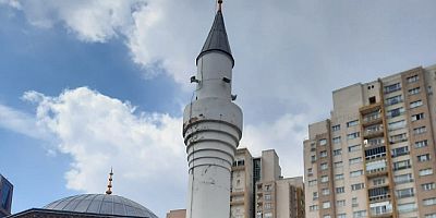 Bursa'da Tarihi Kefensuzen Camii’nin Minaresi dökülüyor! (Özel Haber)
