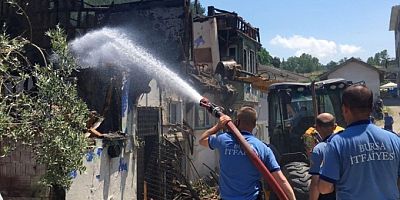 Bursa'da trafo patladı, 3 köy evi küle döndü