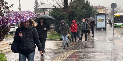 Bursa'da yağış sebebiyle vatandaşlar zor anlar yaşadı