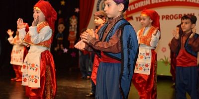 Bursa'da Yıldırımlı miniklerin mezuniyet heyecanı