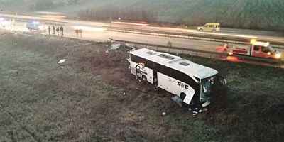 Bursa'da yolcu otobüsü tarlaya uçtu! 12 yaralı  