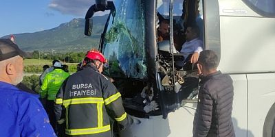 Bursa'da yolcu otobüsü tıra arkadan çarptı