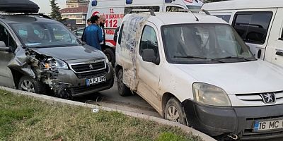 Bursa'da zincirleme kaza! 1 kişi yaralandı