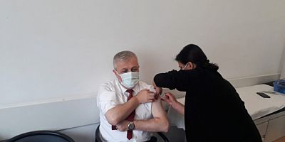 Bursa İl Sağlık Müdürü, Kovid-19 aşı çalışması için gönüllü oldu!