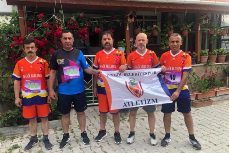 Bursa İnegöllü sporcular yarı maratonda koştu