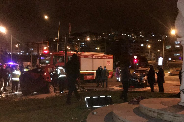 Bursa Mudanya'da kırmızı ışık ihlali: 3 ölü, 1 ağır yaralı