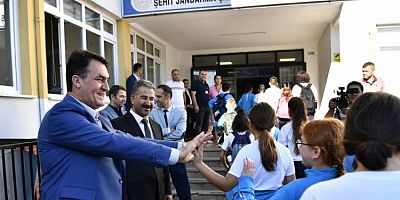 Bursa Osmangazi Belediye Başkanı Dündar, okul ziyaretleri gerçekleştirdi