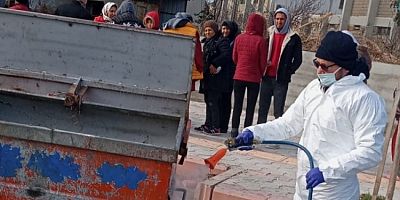 Bursa Osmangazi Belediyesi deprem bölgesini haşere oluşumuna karşı ilaçladı
