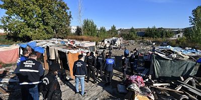Bursa Osmangazi'de kaçak barakalar yıkıldı