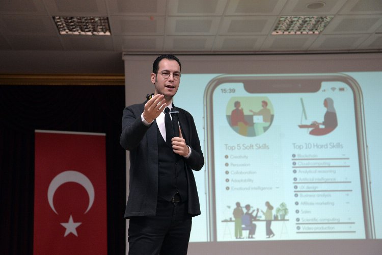 Bursa Osmangazi'de ‘Teknoloji Çağında Eğitim’ söyleşisi