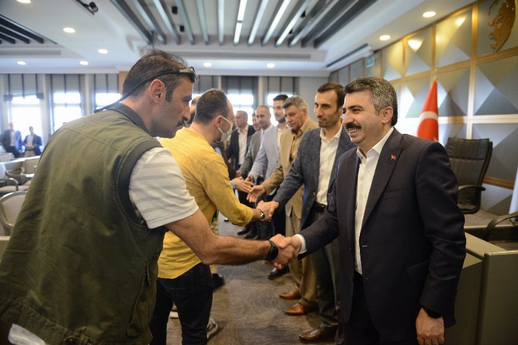 Bursa Yıldırım'da Başkan Yılmaz, belediye personeliyle bayramlaştı