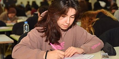 Bursa Yıldırım'da üniversite adaylarına deneme sınavı düzenleniyor
