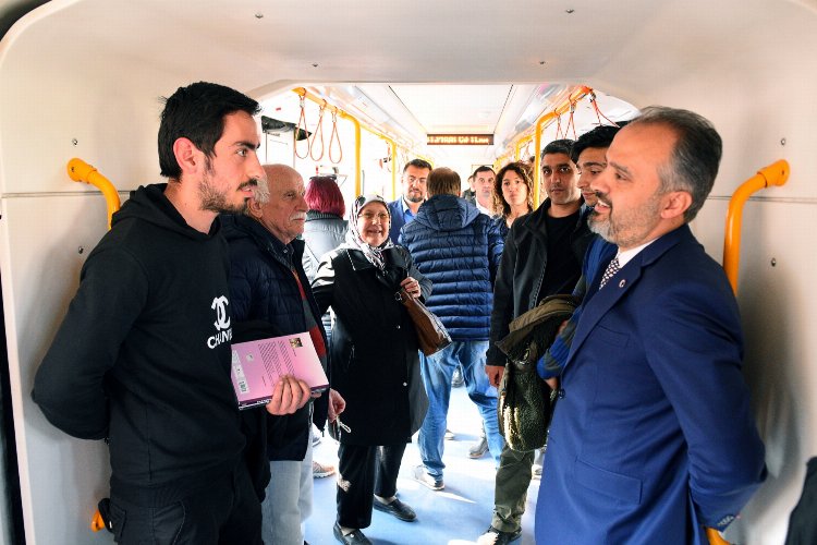 Bursa'da öğrenciler toplu taşımaya yöneldi