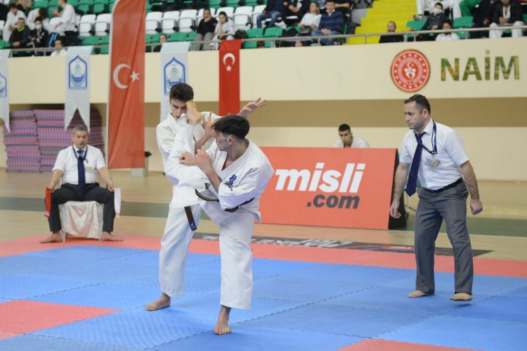Bursa'da Yıldırımlı karateciler 23 madalya kazandı