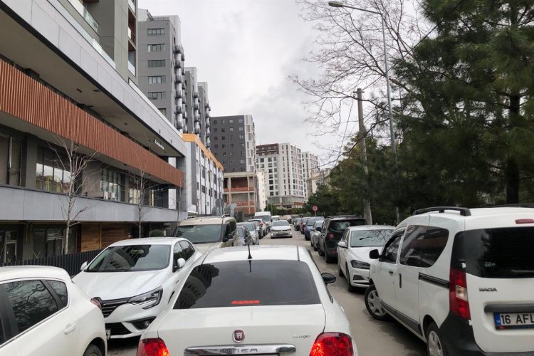 Bursa'nın o sokağında araç krizi